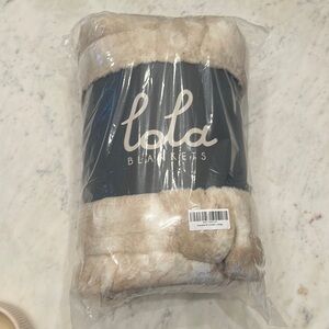Lola blankets Cream Faux Fur Throw